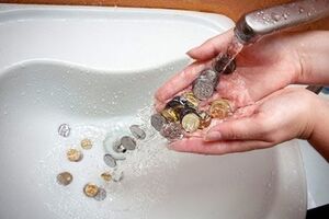 Украинская сторона требует оплаты 1,7 млн грн долга за уже поданную воду