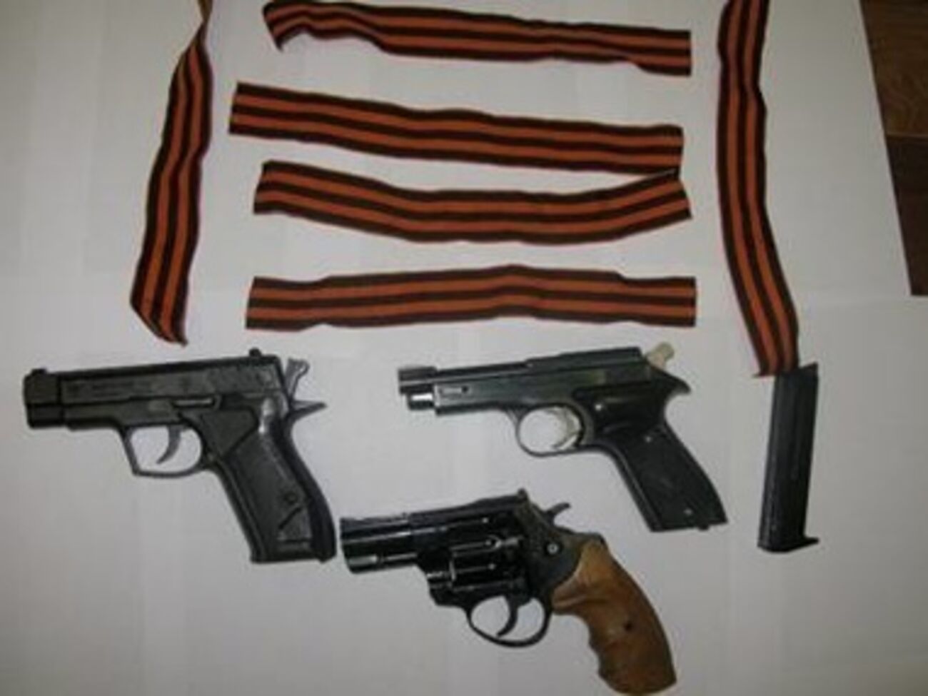 У диверсантов изъяли оружие и георгиевские ленточки