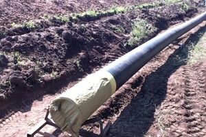 Поврежденный участок водопровода в Донецкой области