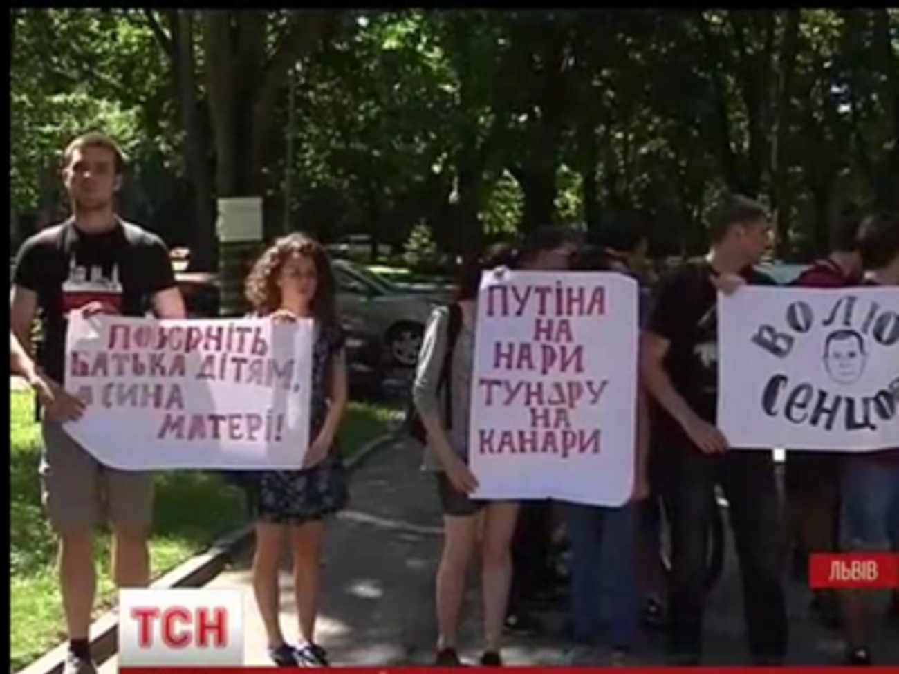 По мнению активистов, спецслужбы России прибегают к репрессиям только из-за того, что люди выступают за единство Украины