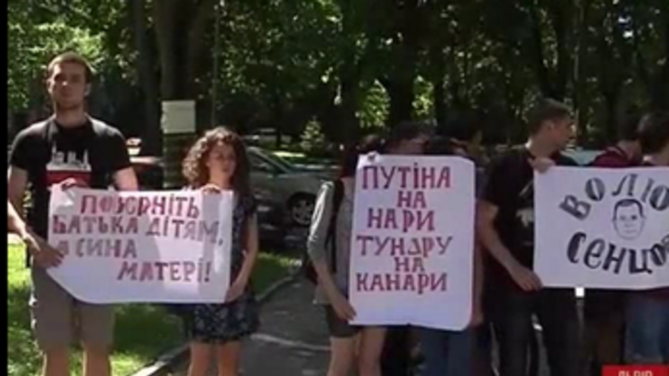 По мнению активистов, спецслужбы России прибегают к репрессиям только из-за того, что люди выступают за единство Украины