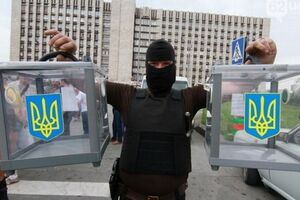 Две переносные урны террористы оставили целыми "для сбора денег"