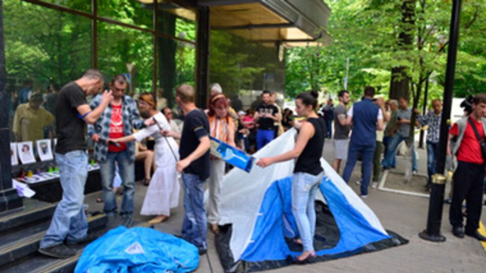 Палаточный городок под стенами ГПУ разбили минимум на десять дней