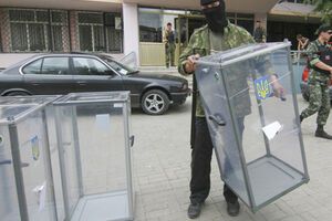 Из 22-х окружных комиссий в Донецкой области работает около половины