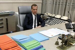 Медведев посетит Крым