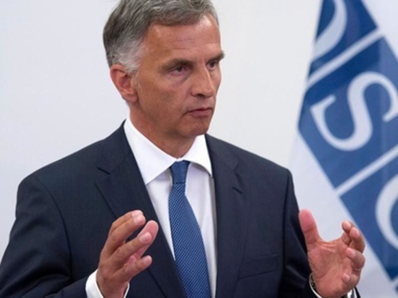 Буркгальтер призвал воздержаться от насилия во время выборов