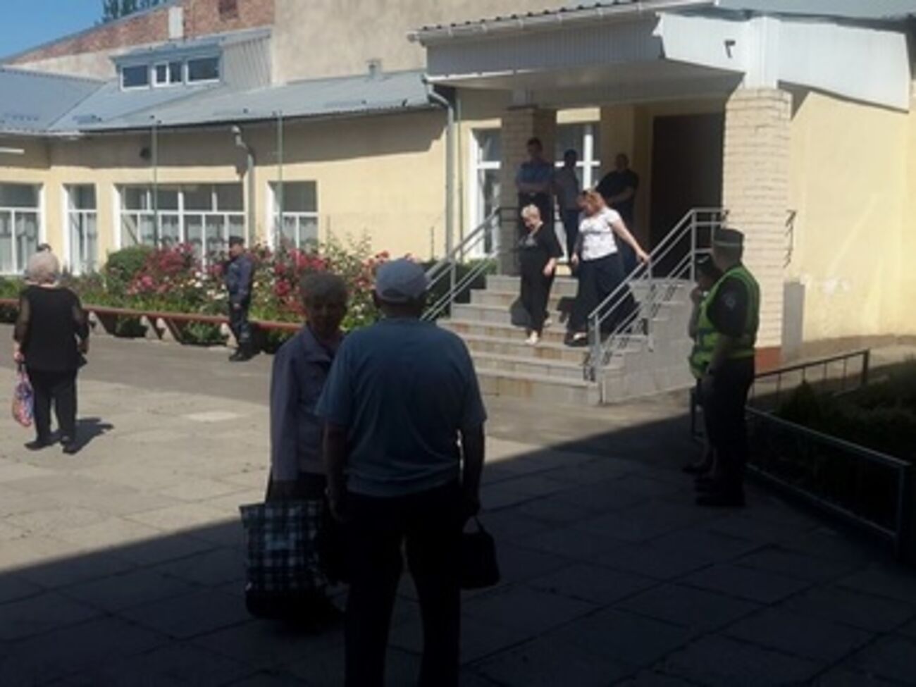 Участки приостановили работу