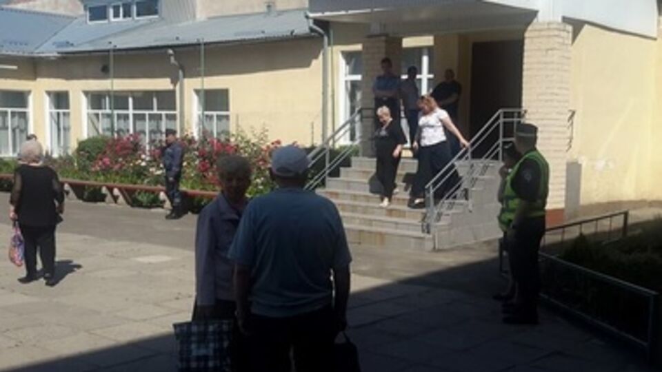 Участки приостановили работу