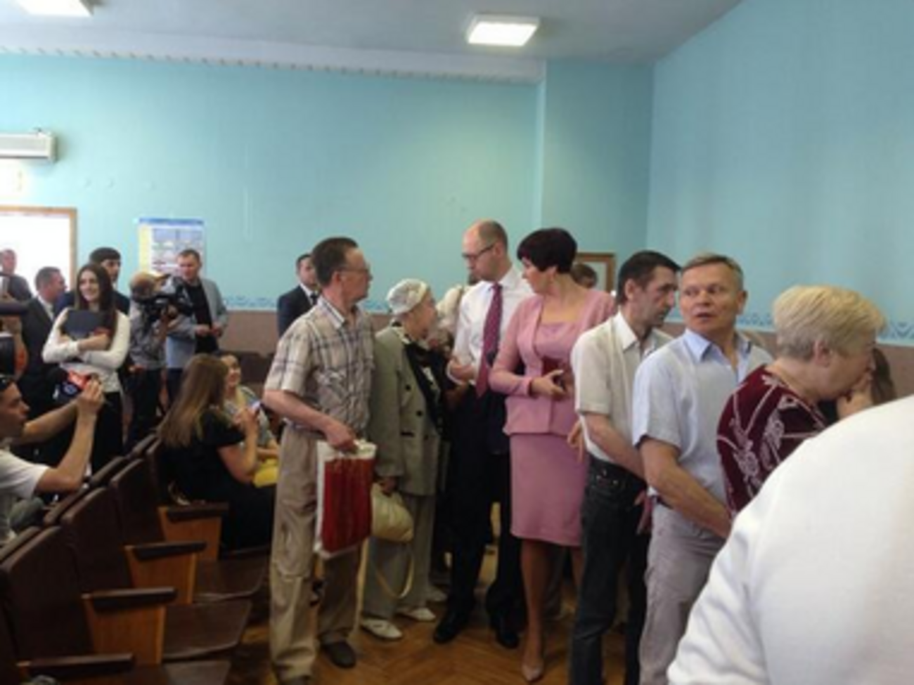 Как голосовали политики на выборах. Фоторепортаж