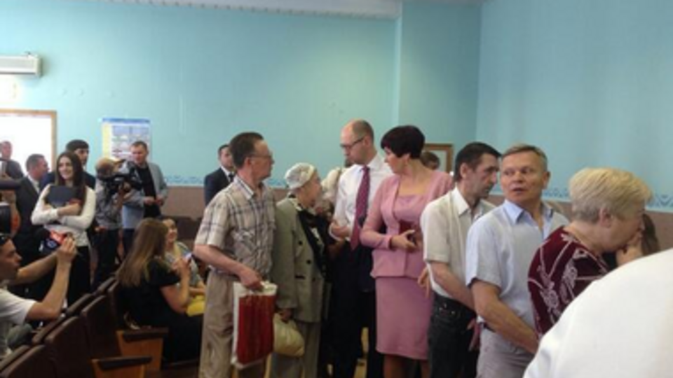 Как голосовали политики на выборах. Фоторепортаж