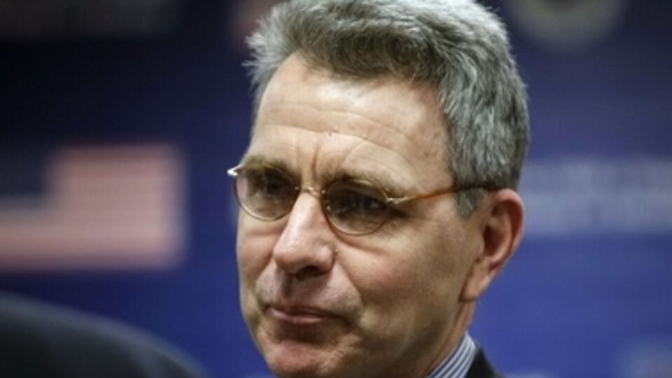 Джеффри Пайетт посетил избирательные участки в Киеве и области