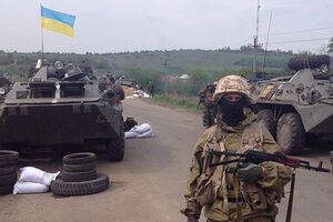 Жителям Славянска, города в зоне военных действий, не до выборов. На заднем плане – гора Карачун и телевышка, за которую идут бои