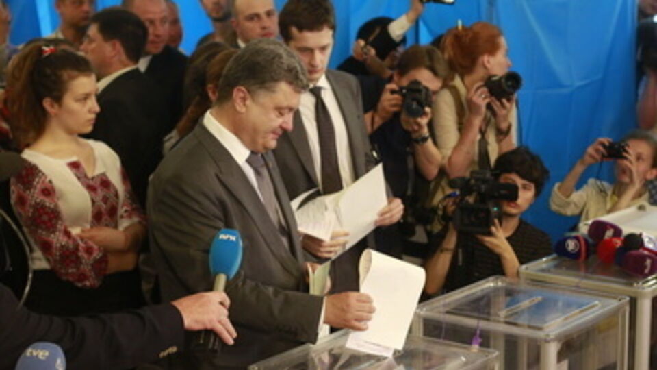Петр Порошенко может победить в первом туре