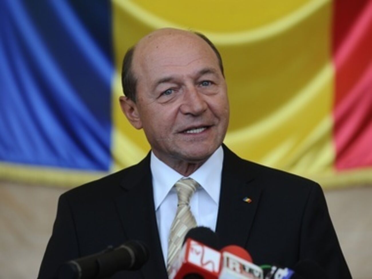 Президент Румынии Траян Бэсеску поздравил украинское правительство с успешным проведением выборов