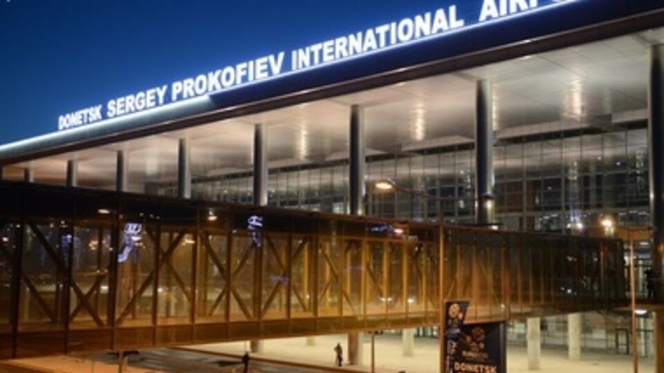 Ночью в аэропорт приехали вооруженные люди