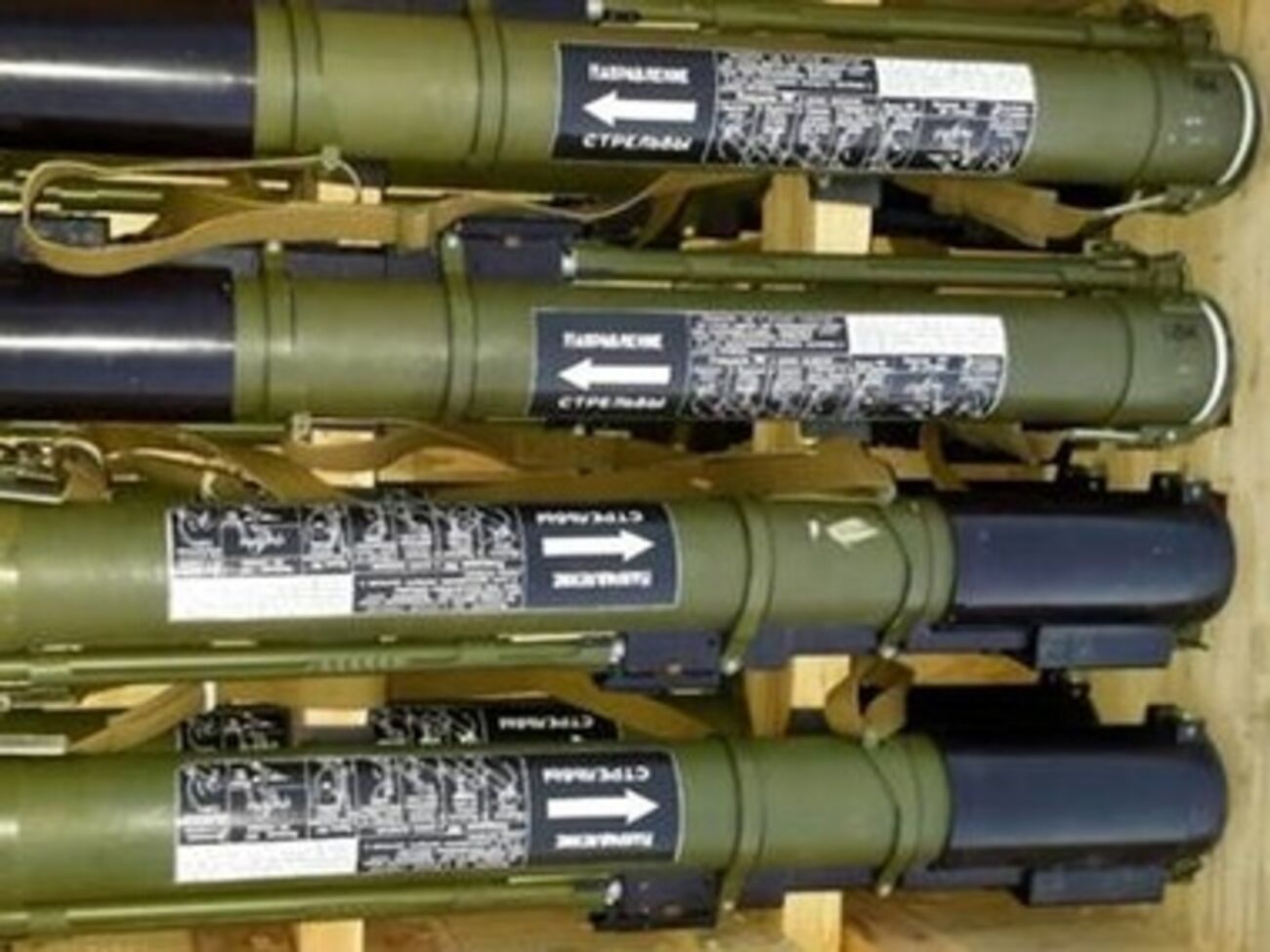 СБУ нашла в тайнике автоматы, гранотометы и боеприпасы