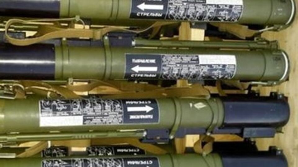 СБУ нашла в тайнике автоматы, гранотометы и боеприпасы