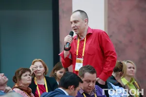 Политолог Андрей Окара напомнил о том, что у Порошенко на сегодня нет полноценной команды для осуществления реформ