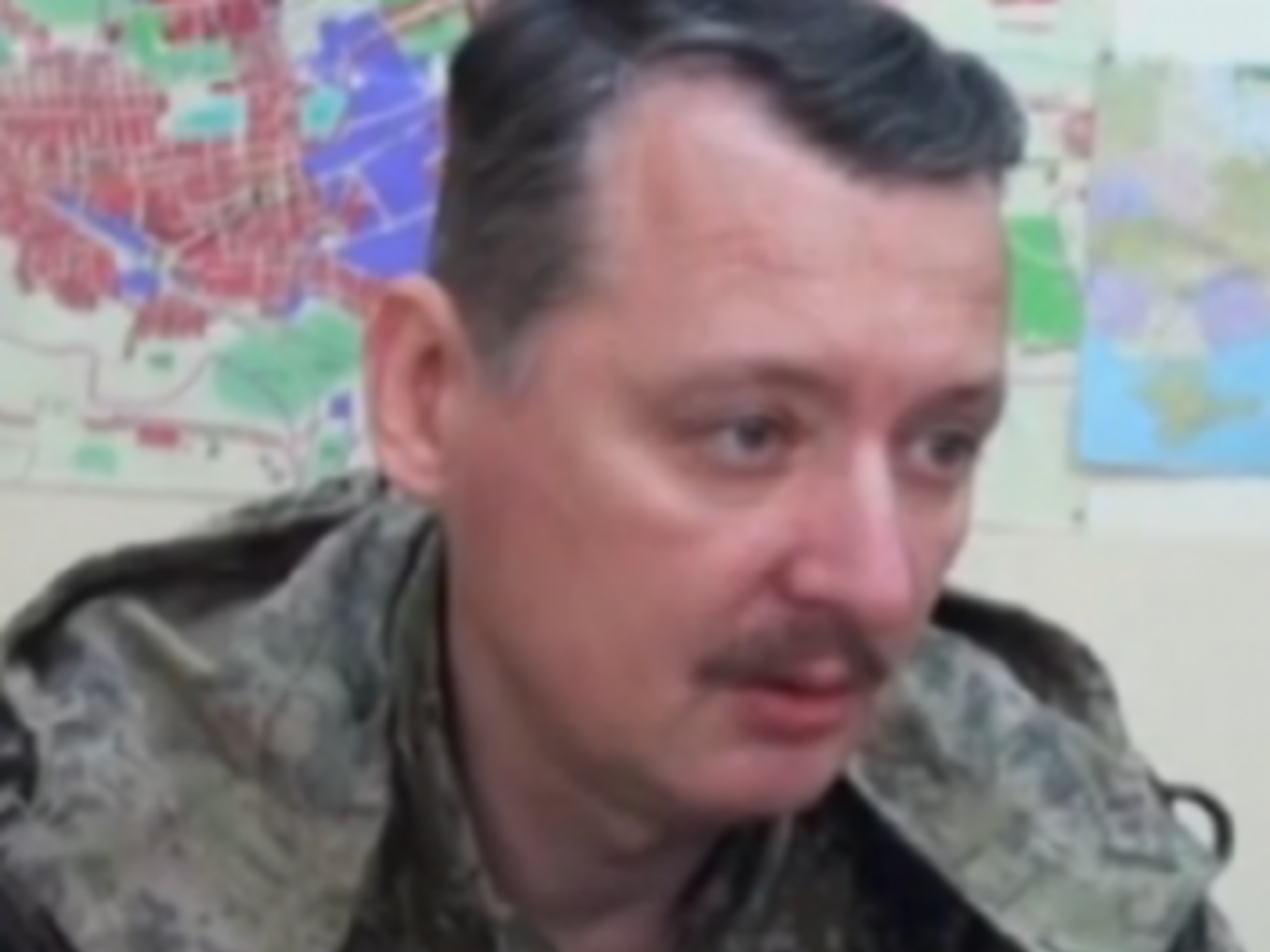 Игорь Стрелков предупредил боевиков и жителей Славянска, что будет действовать по законам военного времени