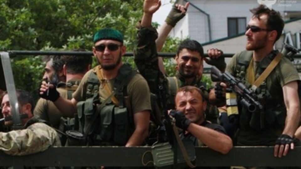 Среди боевиков наблюдаются люди кавказской внешности