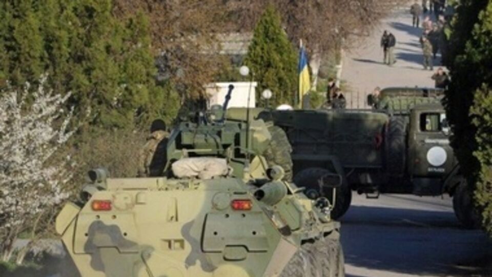 Правительство Украины продолжает вывозить из Крыма свою военную технику