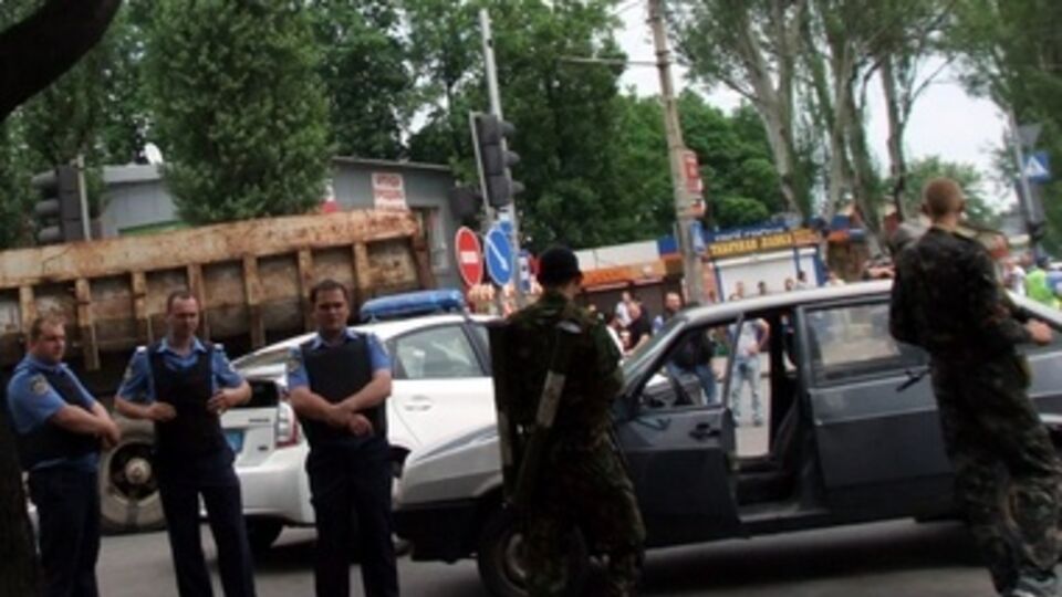 Милиционеры предпочитают не вмешиваться в процесс