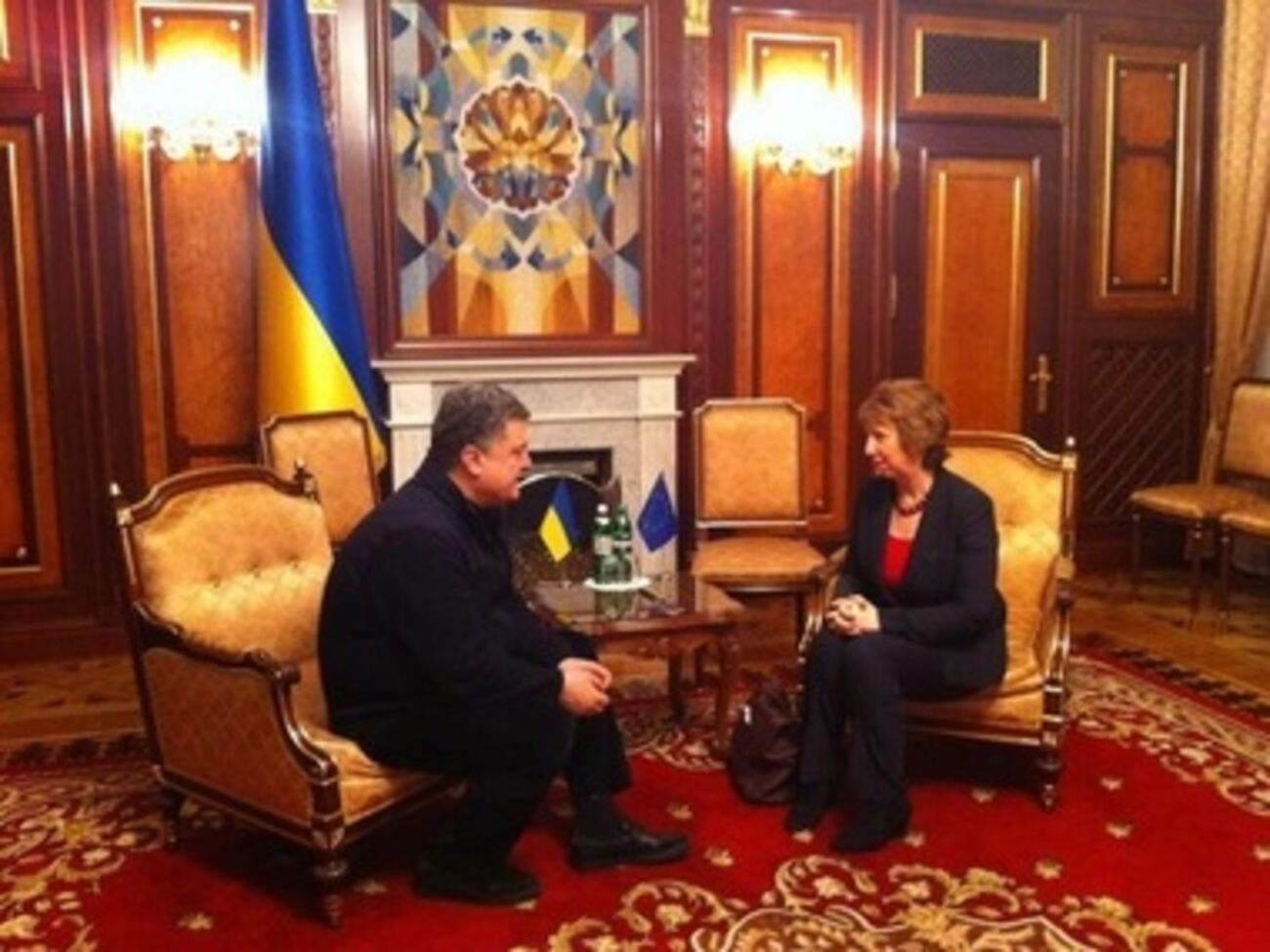 Кэтрин Эштон поговорила с Петром Порошенко как с президентом