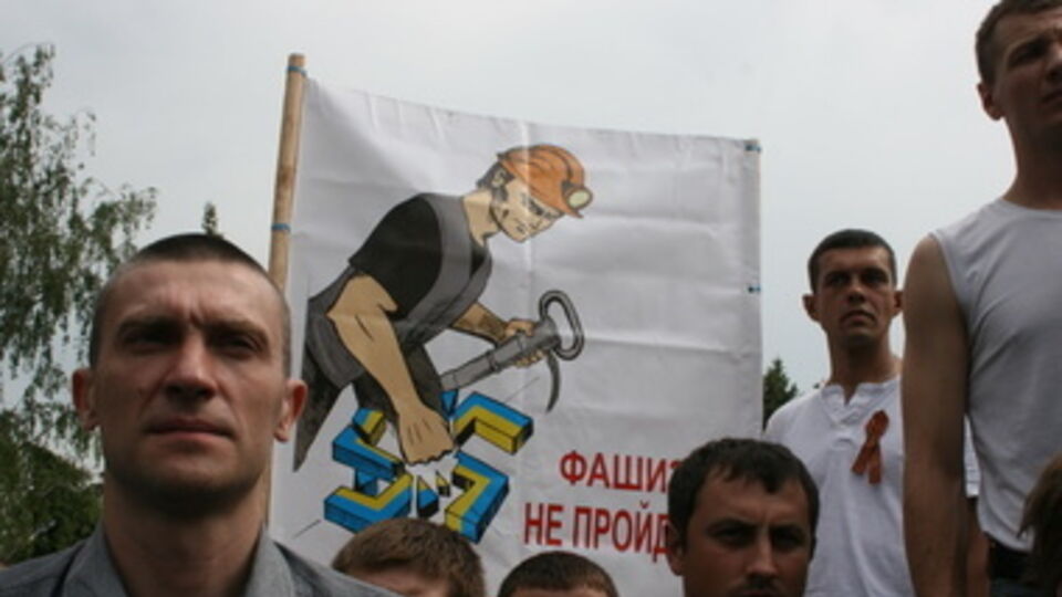 Шахтеры вышли на митинг в поддержку "Донецкой республики". Фоторепортаж