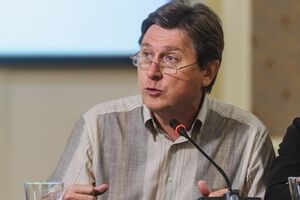 Уже сейчас в Донецке мы видим борьбу различных группировок, заявил Фесенко