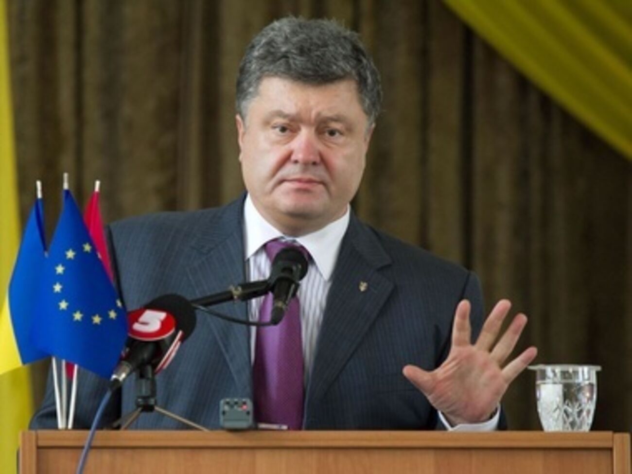 Порошенко не хочет покупать российский газ