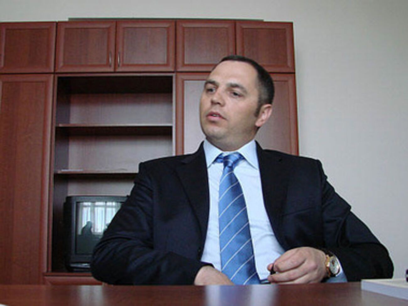 Портнов числился преподавателем, на лекции не ходил, а зарплату получал