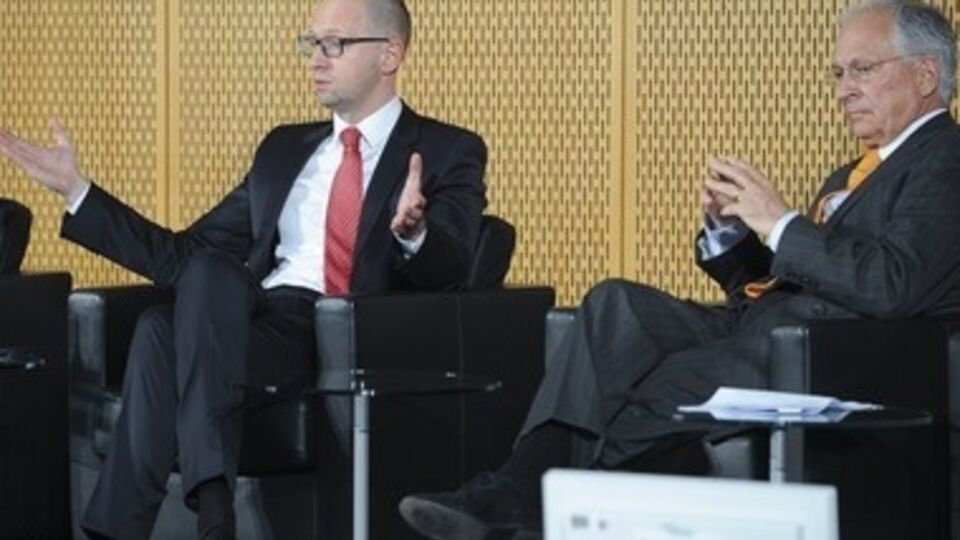 28 мая Арсений Яценюк принял участие в саммите по энергетической безопасности в Германии