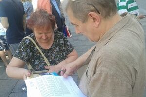 У АП собрались внутренние беженцы с Донбасса