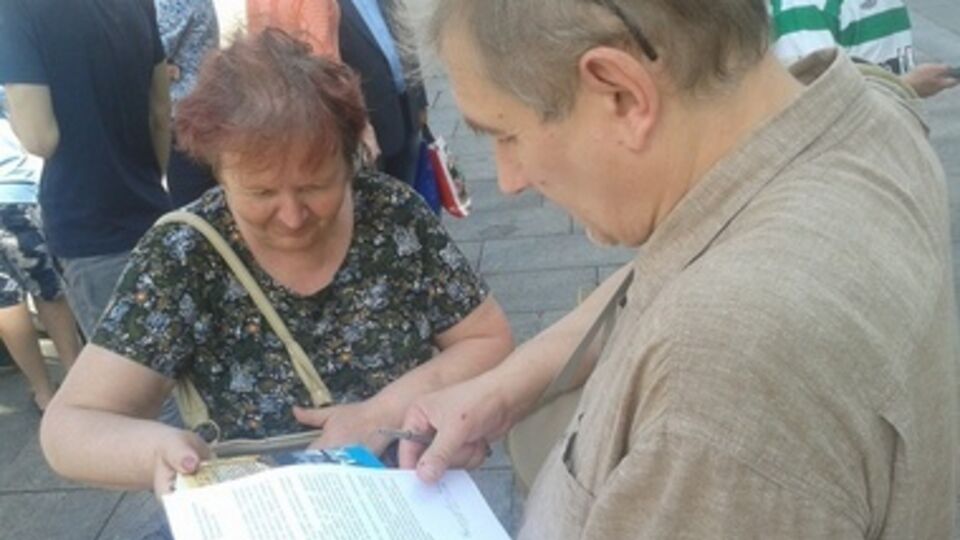 У АП собрались внутренние беженцы с Донбасса