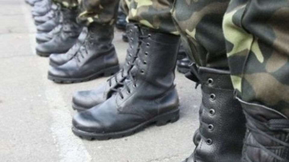 После продолжительного штурма воинской части боевиками нацгвардейцы отступили