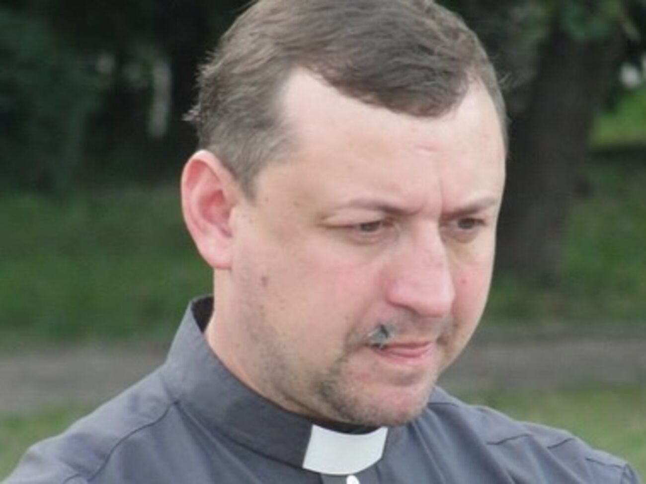 Избитый сепаратистами священник Сергей Косяк