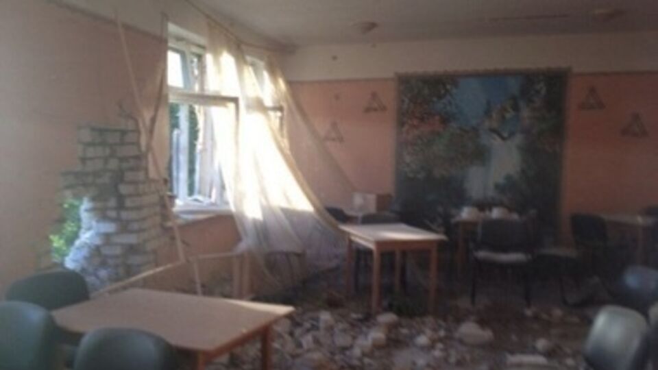 Из-за боевых действий больница частично разрушена