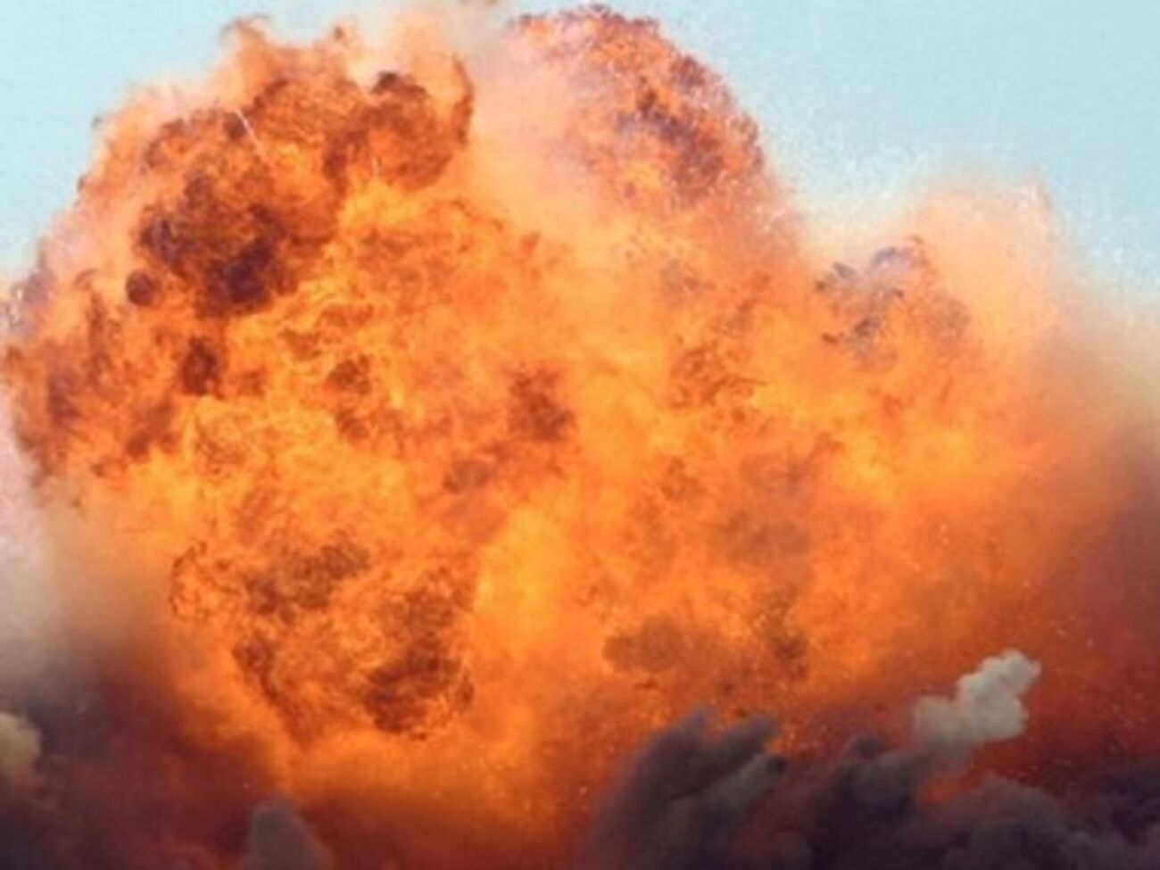 После 30 минут вооружённого противостояния&nbsp; на складе взорвались боеприпасы