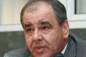 Тракторы убирают баррикады перед Донецкой ОГА