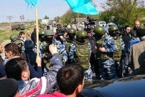 ОМОН перекрывает крымским татарам путь к границе