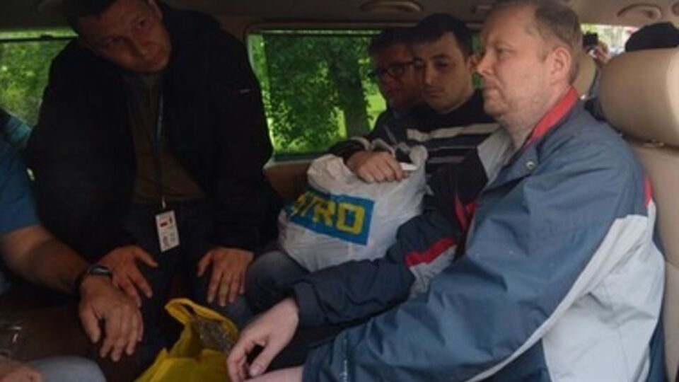 Военных инспекторов ОБСЕ освободили сегодня утром