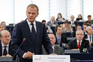 Туск заявил о фактической войне, которую ведет Россия в Украине