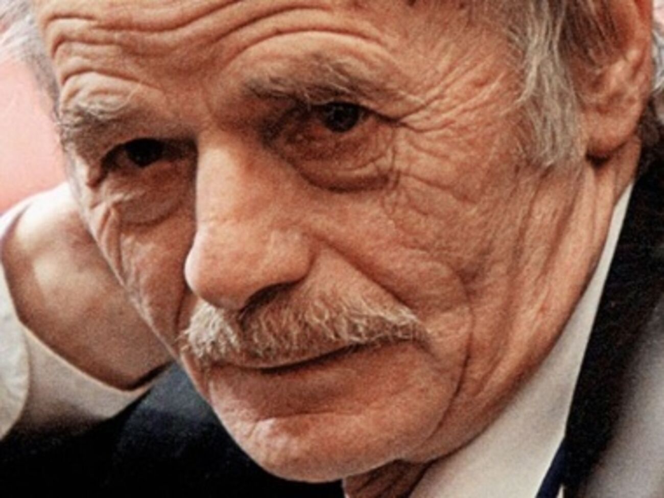 Мустафе Джемилеву запретили въезд в Крым на пять лет