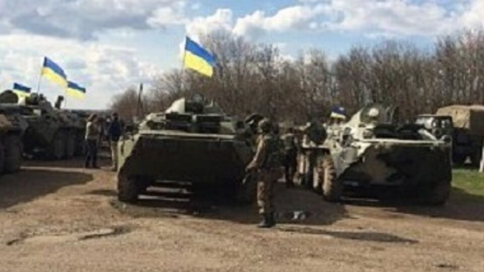 Блокпосты террористов рассыпаются как карточные домики под натиском украинских БТРов