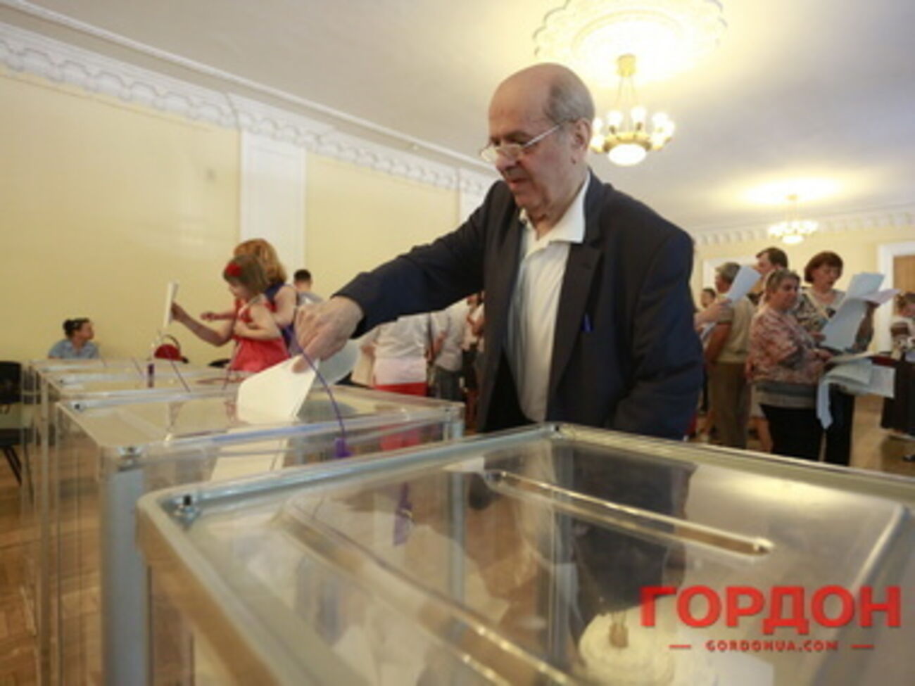 Центризбирком продолжает подсчет голосов