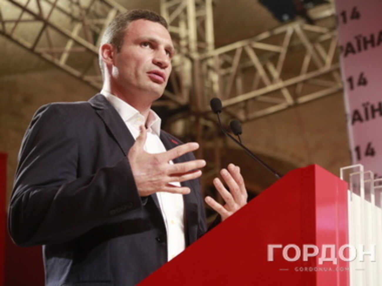 Виталий Кличко лидирует в мэрской гонке