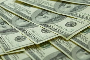 Позиции гривны к доллару в последнее время стабильны