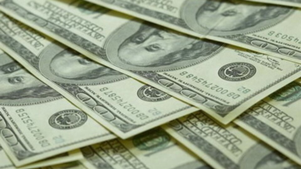 Позиции гривны к доллару в последнее время стабильны