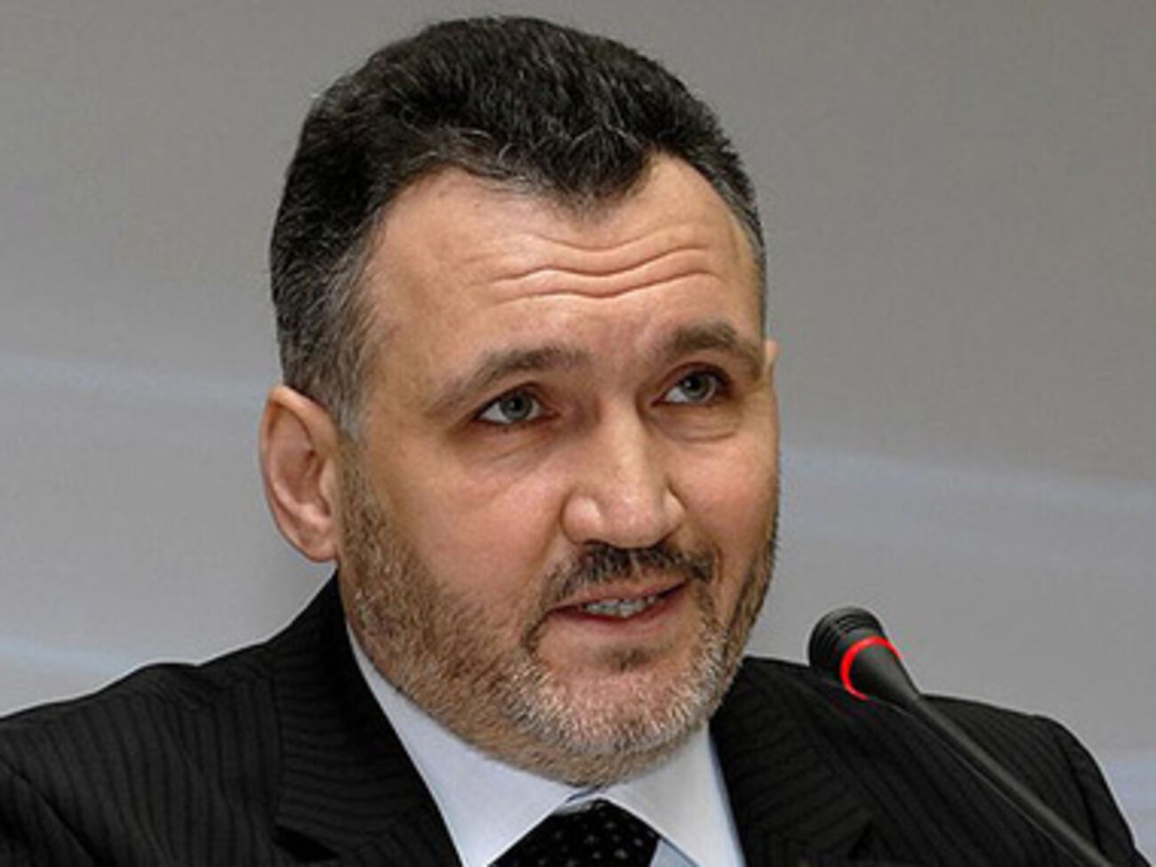 Ренат Кузьмин обвиняется в превышении служебных полномочий