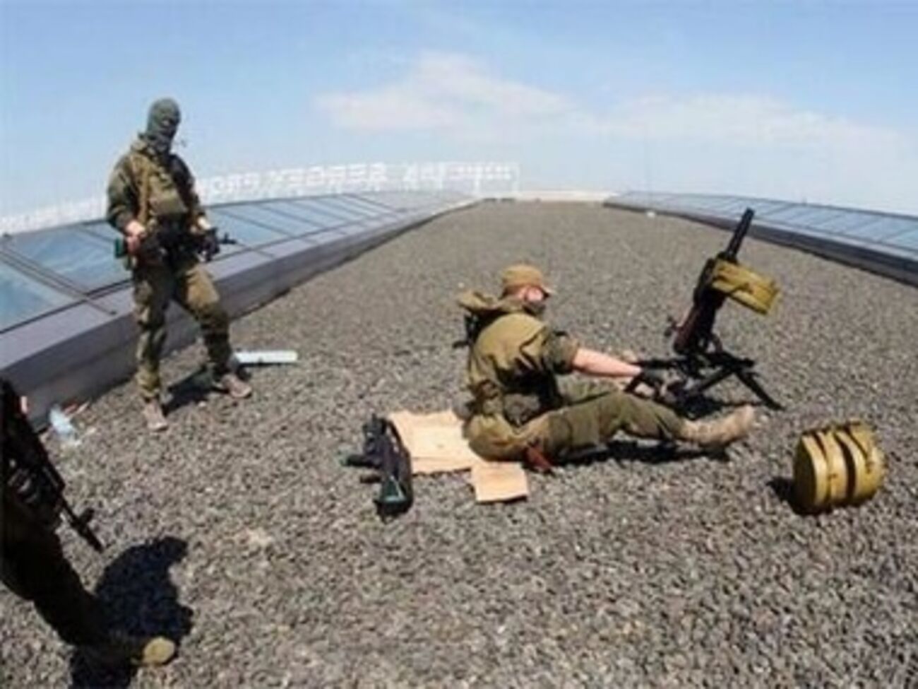 26 мая боевики захватили аэропорт, впоследствии силы АТО взяли здание под свой контроль